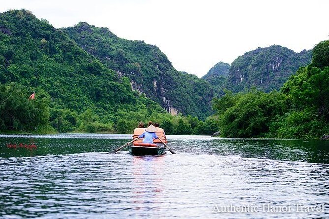 1 Day Luxury Tour in Bai Dinh, Trang An and Mua Cave From Hanoi - Trang An by Boat: The Day’s Quiet Center