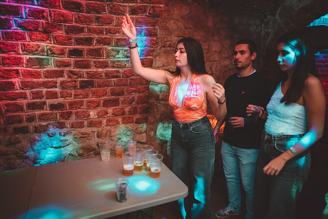 1 Hour of Open Bar Pub Crawl + Karaoke + VIP Entry to Best Clubs - Drinks, Free Shots, and the One-Hour Bar