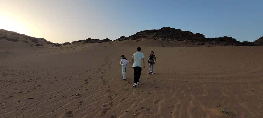 2-Day Luxury Excursion from Marrakech to the Zagora Desert - Through the Draa Valley and its fortified villages