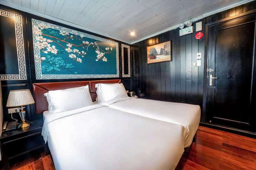2-Day Peaceful in Bai Tu Long Bay with Luxury Cruise - Afternoon kayaking around Cap La