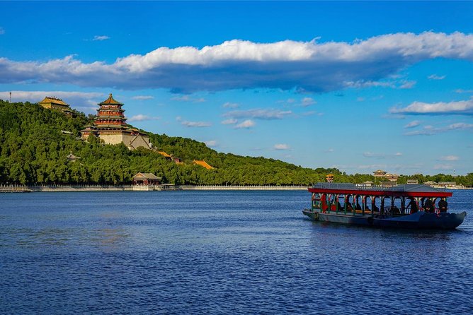 2-Day Private VIP Sightseeing Tour of Beijing City Highlights and Great Wall - Day one: Tiananmen Square and the Forbidden City