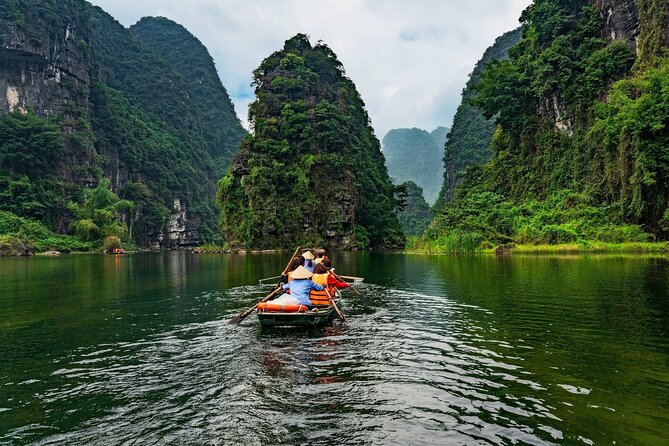2 Days 1 Night Luxury Ninh Binh Private Tour from Hanoi - Tam Coc by Sampan, About 1.5 Hours on the Water