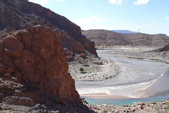 2-Days Desert Tours from Fes with Overnight in Luxury Camp - Midelt brings a long mountain drive and a lunch break