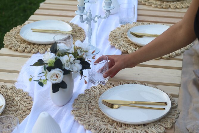 2-Hour Luxury Picnic in Cluj-Napoca Romania - Flowers, balloons, and photography