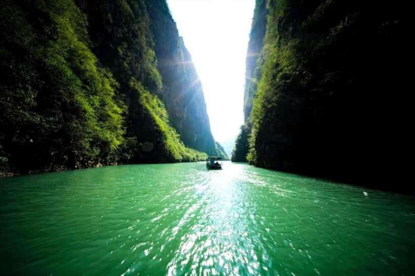 4-day Motorbike Ha Giang Loop Luxury Tour With Easy Rider - Day 2: Ma Pi Leng Pass, Nho Que River, and Du Gia