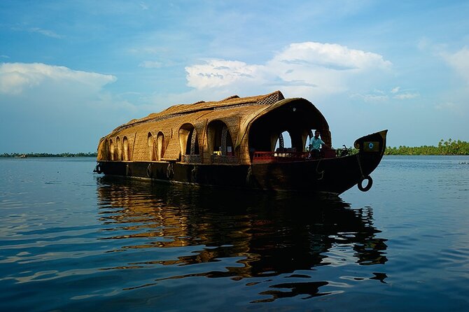 5 Days Luxury Kerala Tour with Houseboat Experience - Five details that shape the trip