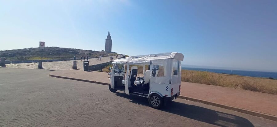 A Coruña: VIP Tuk Tuk tour - Riazor Stadium, the Millennium, and the Octopus stop