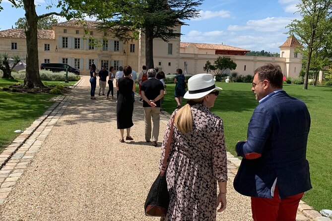 A day in Saint-Emilion in a small group (Electric Luxury Van) - Château La Croizille and two different moods