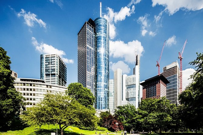 Airport Transfer: Airport FRA to Frankfurt by Luxury Van - Service strengths and the weak point