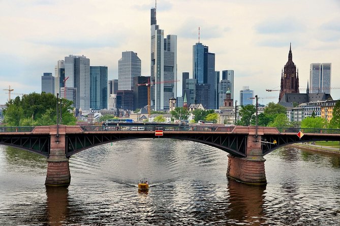 Airport Transfer: Airport FRA to Frankfurt by Luxury Van - Who should book this airport transfer?