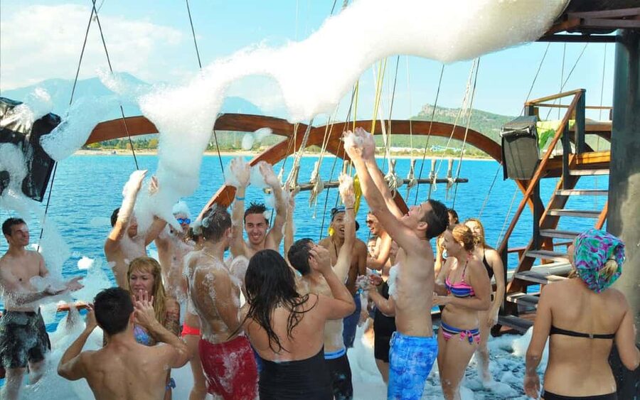 Alanya: Luxury Mega Pirate Boat W/ Lunch, Drinks & Transfer - Key things to know before booking