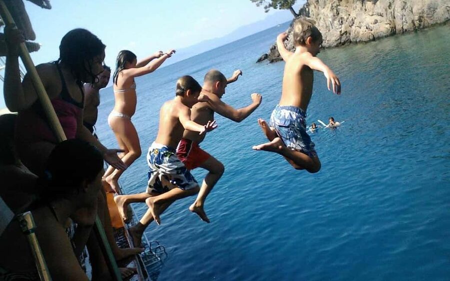 Alanya: Luxury Mega Pirate Boat W/ Lunch, Drinks & Transfer - The Red Tower and Alanya Harbor