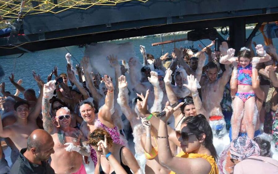 Alanya: Luxury Mega Pirate Boat W/ Lunch, Drinks & Transfer - Turkish Lunch With Soft Drinks