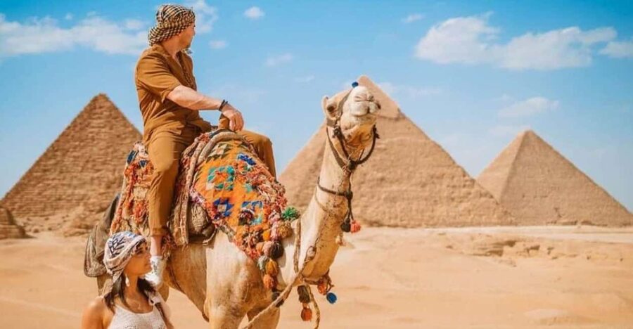 All-inclusive private Trip Pyramids Sphinx, Camel, VIP Lunch - Seeing Cheops, Chephren, and Mykerinus