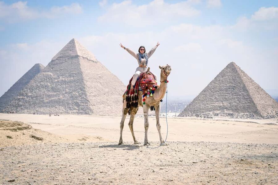 All-inclusive private Trip Pyramids Sphinx, Camel, VIP Lunch - The 15-minute camel ride and photo stop