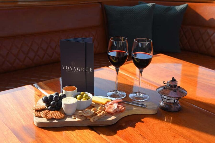 Amsterdam: 2-Hour Luxury Canal Cruise with Snacks & Drinks - Why two hours works better than one