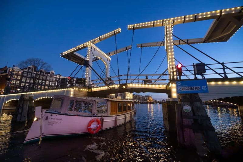 Amsterdam: 2-Hour Luxury Canal Cruise with Snacks & Drinks - A guide who talks with you, not at you