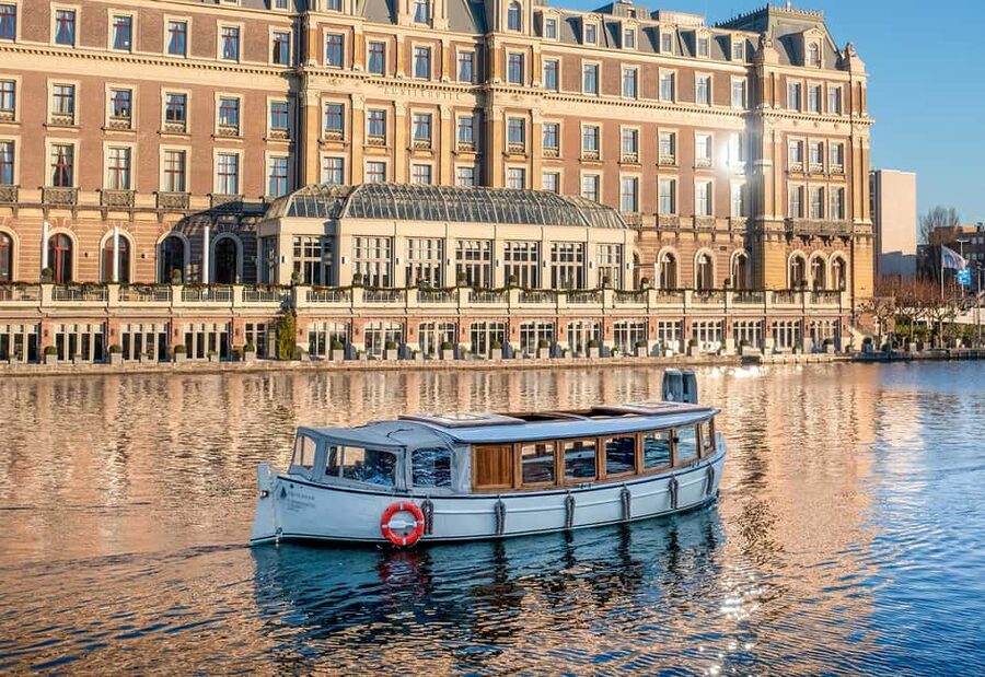 Amsterdam: 2-Hour Luxury Canal Cruise with Snacks & Drinks - Meeting the boat at Keizersgracht