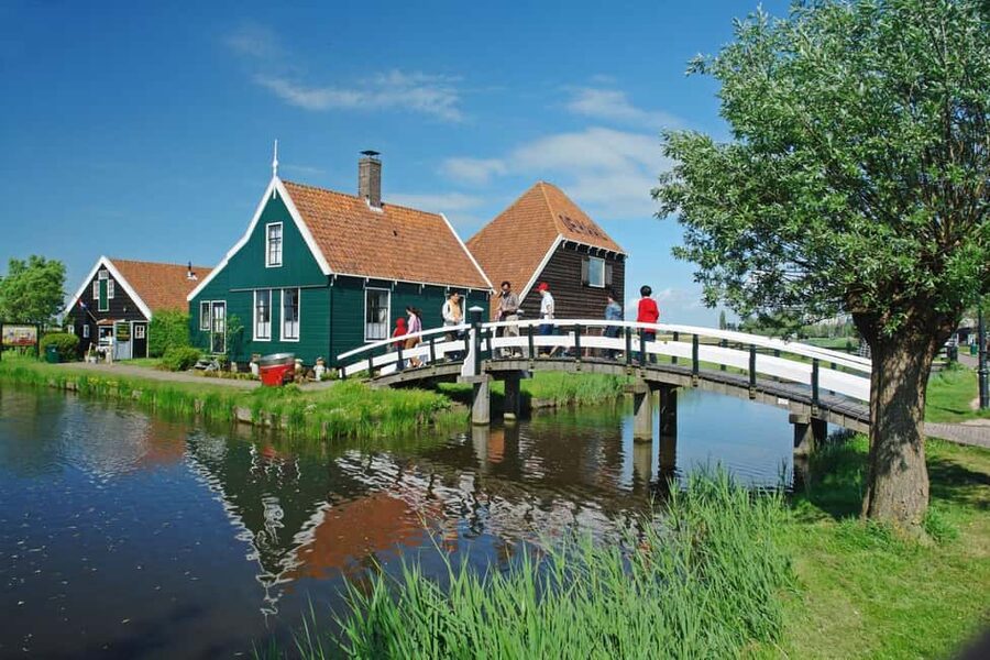 Amsterdam: Explore Zaanse Schans: Half-Day Luxury Coach Trip - How much time do you really get?