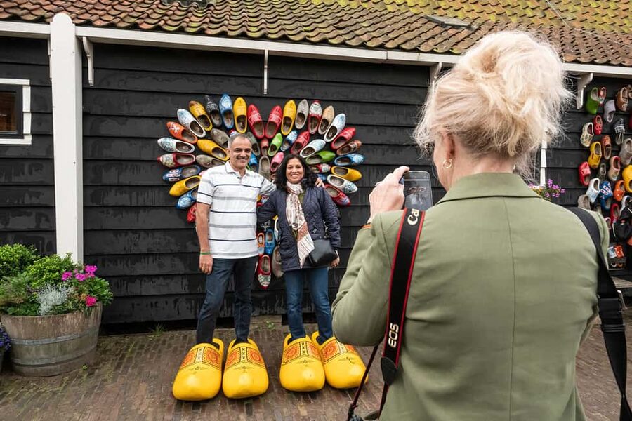 Amsterdam: Explore Zaanse Schans: Half-Day Luxury Coach Trip - Choosing the right departure time