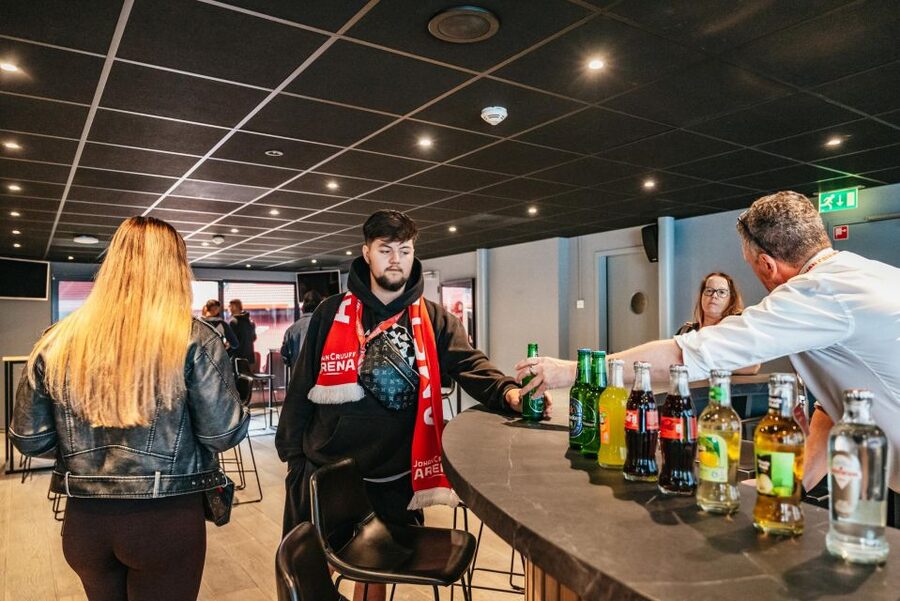 Amsterdam: Johan Cruijff Arena VIP Tour - The skybox drink and the best stadium views