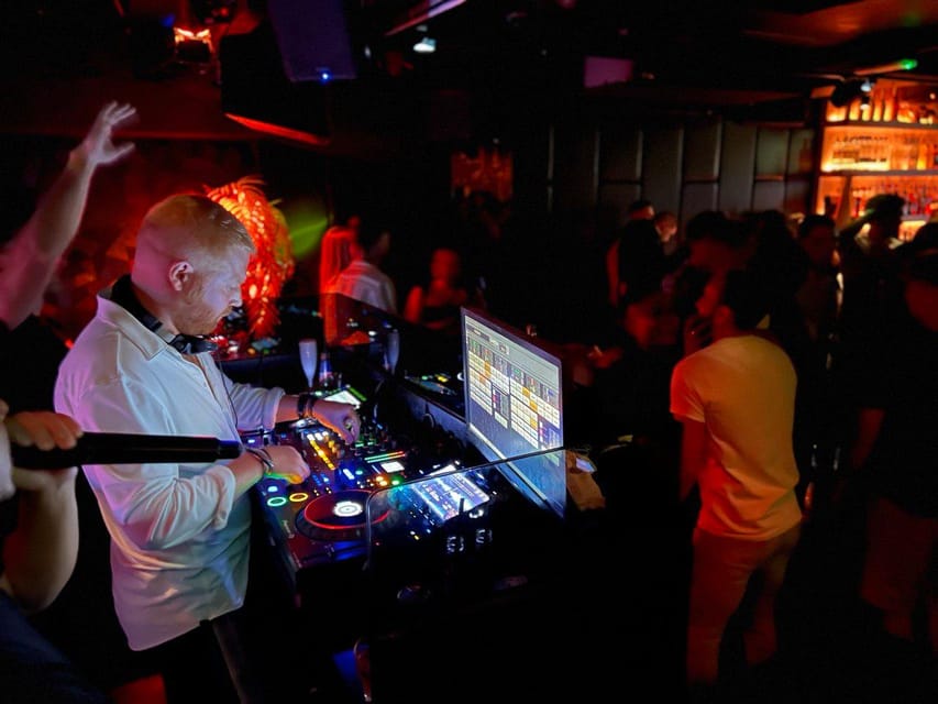 Amsterdam: Ludwig's Red Light Pub Crawl with VIP Club Entry - The club finish and what VIP entry adds