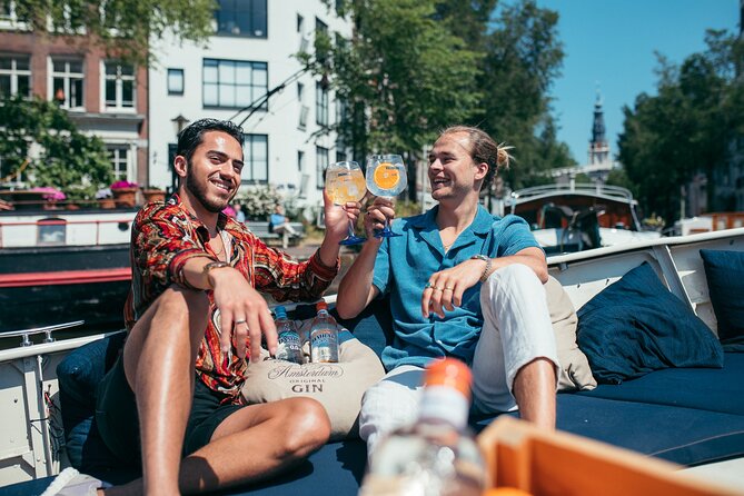 Amsterdam: Luxury Boat Cruise Unlimited Cocktails, Beers & Wines - Boarding behind Dam Square