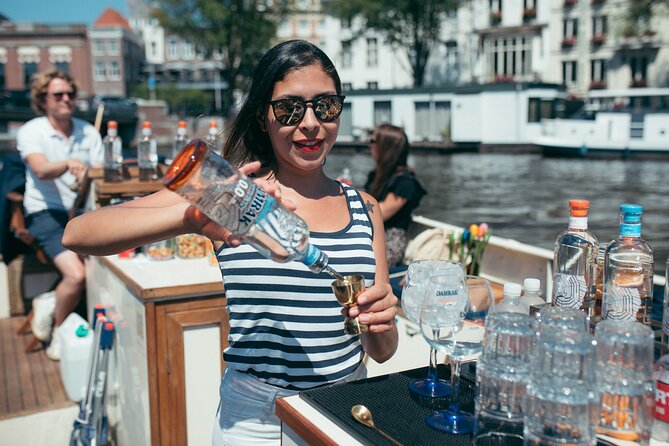Amsterdam: Luxury Boat Cruise Unlimited Cocktails, Beers & Wines - Live commentary and the crew
