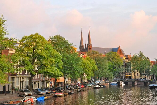 Amsterdam Luxury Canal Cruise + Unlimited Drinks & Bites option - The quick take