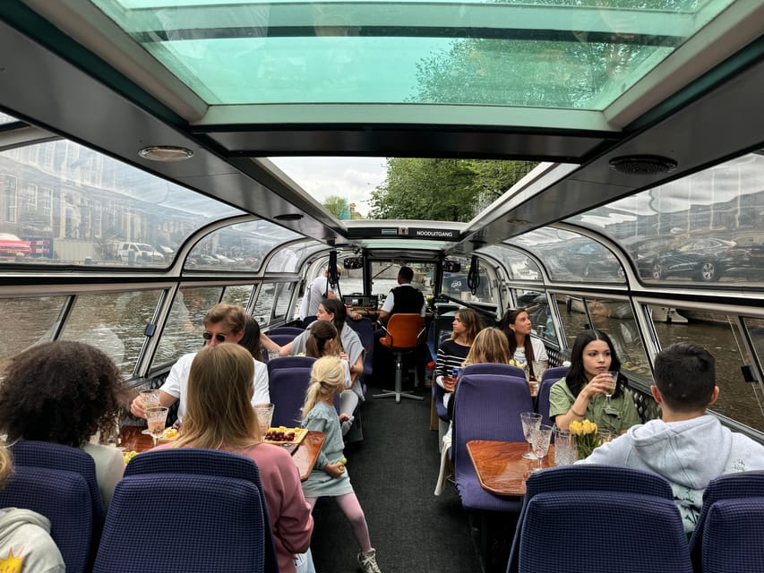 Amsterdam: Luxury Cheese & Wine Canal Cruise - What the atmosphere is really like