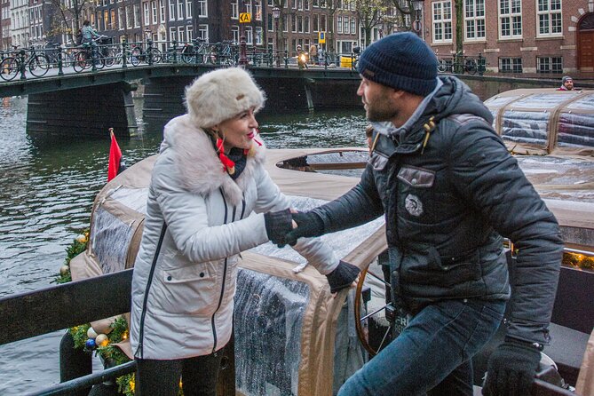 Amsterdam: Luxury Light Festival Cruise Unlimited Drinks Included - Why the crew matters so much