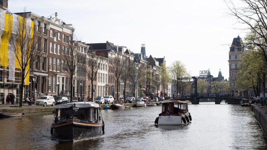 Amsterdam: Luxury Private Boat Tour - Leaving from Singelgracht and getting oriented