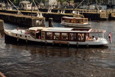 Luxury Saloon Boat Cruise with Cocktails & Waffle
