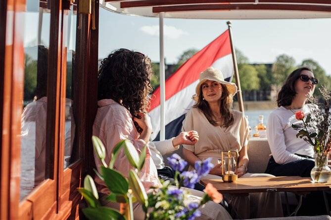 Amsterdam: Luxury Saloon Boat Cruise with Cocktails & Waffle - What the boat is like in practice