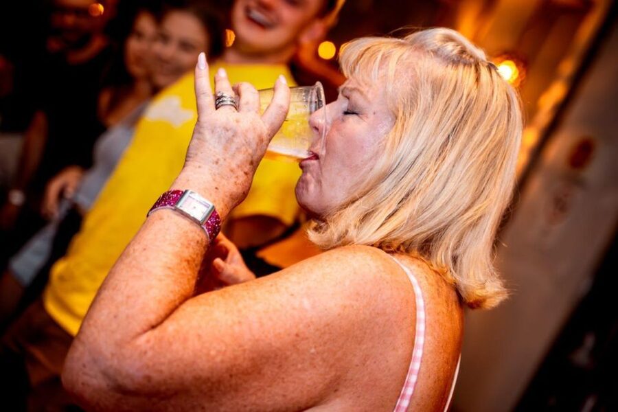 Amsterdam: Original Pub Crawl Party with VIP Entrance - Who should book this Amsterdam night out?