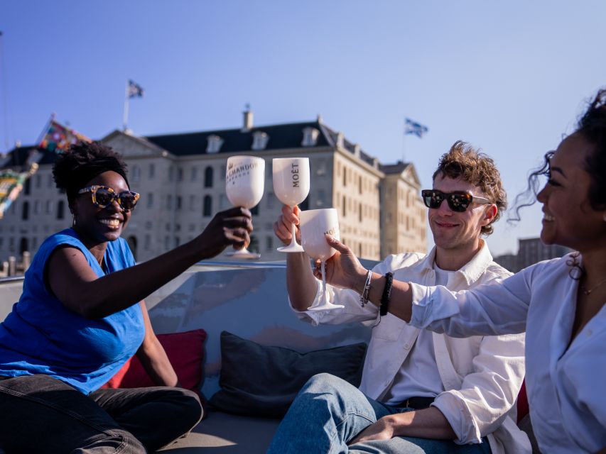 Amsterdam: Private Luxury Cruise with Drinks & Silent Disco - The silent disco setup