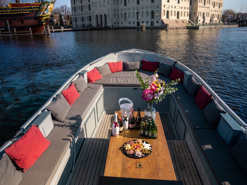 Amsterdam: Private Luxury Cruise with Drinks & Silent Disco - How the 90-minute experience fits together