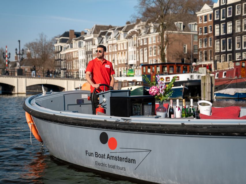 Amsterdam: Private Luxury Cruise with Drinks & Silent Disco - The first minutes on Amsterdam’s canals