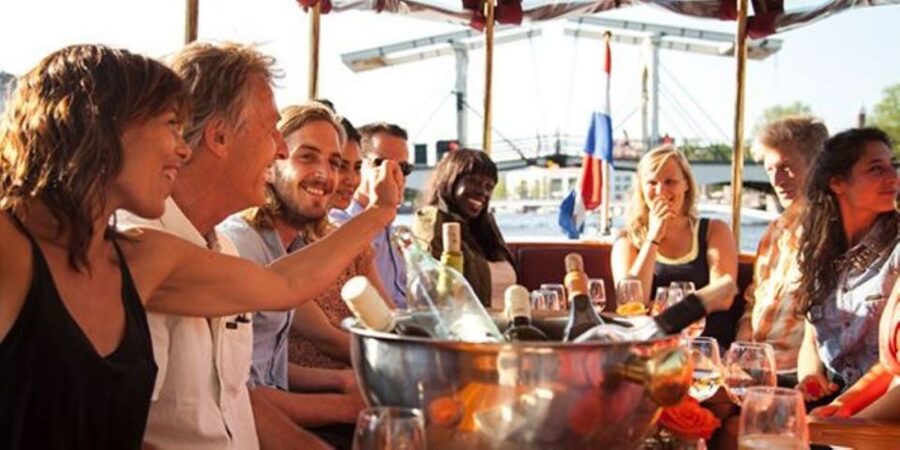 Amsterdam: Private Luxury Cruise with Pizza and Drinks - Key things to know before booking