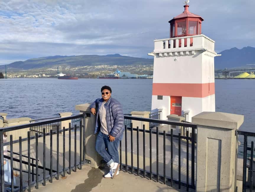 Aquarium & StanleyPark+20 Gem Spots+City/Vip Car+Small Group - Totem poles and Indigenous art in Stanley Park