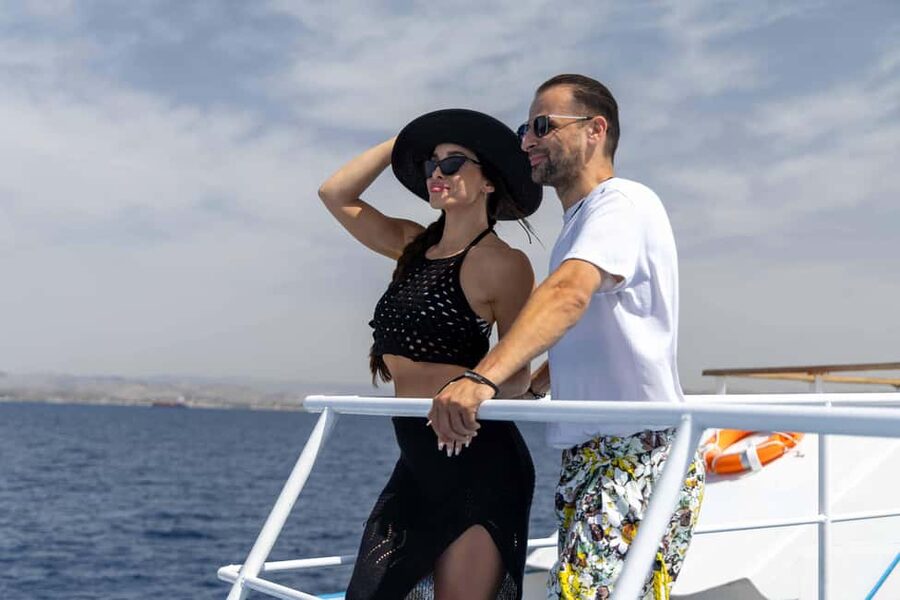 Athens: VIP Swimming Cruise to three islands - Lunch on the Saronic Gulf
