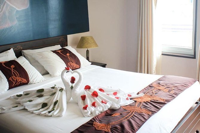Bai Tu Long bay Luxury Cruise 2D/1N: Less touristy places, Kayaking, full meals - Day one: Bai Tu Long Bay by kayak and bamboo boat