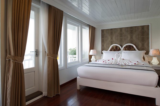 Bai Tu Long bay Luxury Cruise 2D/1N: Less touristy places, Kayaking, full meals - Who will enjoy this cruise most