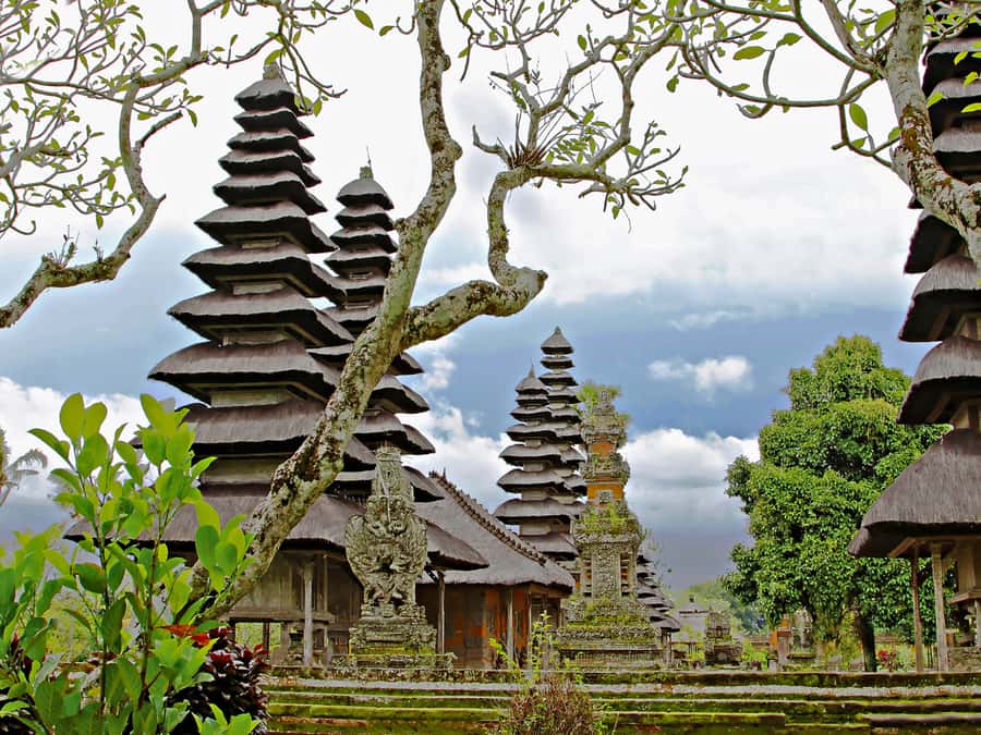 Bali: Green and Heritage West Trip Private Tour, Luxury Car - Leke Leke Waterfall: A Short Walk for a Change of Pace