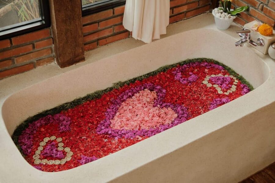 Bali: Luxury Spa Balinese Massage Package Experience - Private treatment and optional pickup