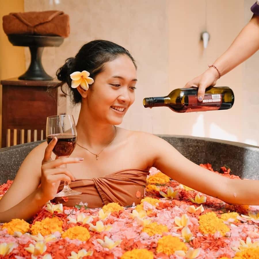 Bali: Luxury Spa Balinese Massage scrub Flower bath 2 Hour - Key points at a glance