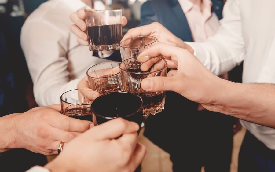 Bamberg: Bar & Club Tour with free Shots & VIP entry - Meeting your guide and joining the group