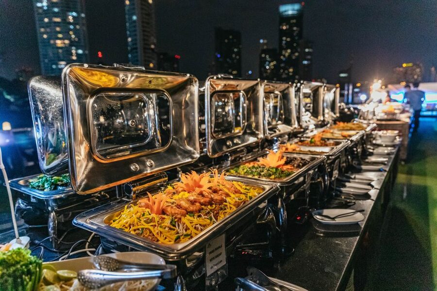 Bangkok: Alangka Luxury Buffet Dinner Cruise With Live Music - Who will enjoy this cruise most