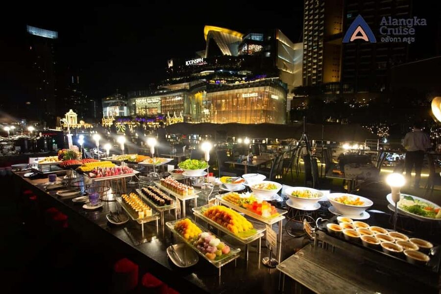 Bangkok: Alangka Luxury Cruise with Buffet and Live Music - Wat Arun from the water