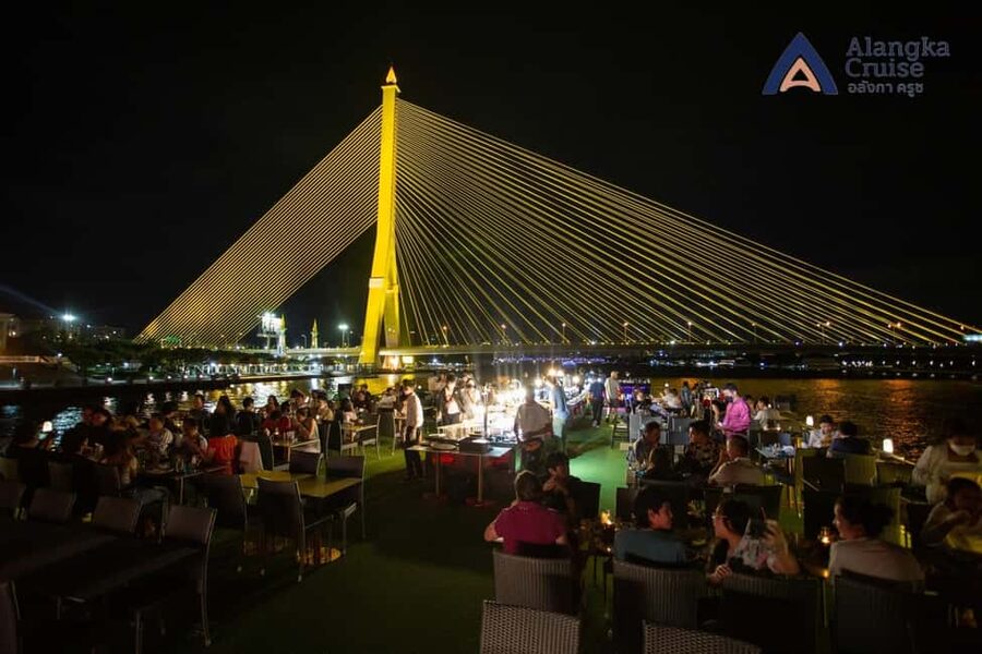 Bangkok: Alangka Luxury Cruise with Buffet and Live Music - Wat Pho and the Grand Palace after dark